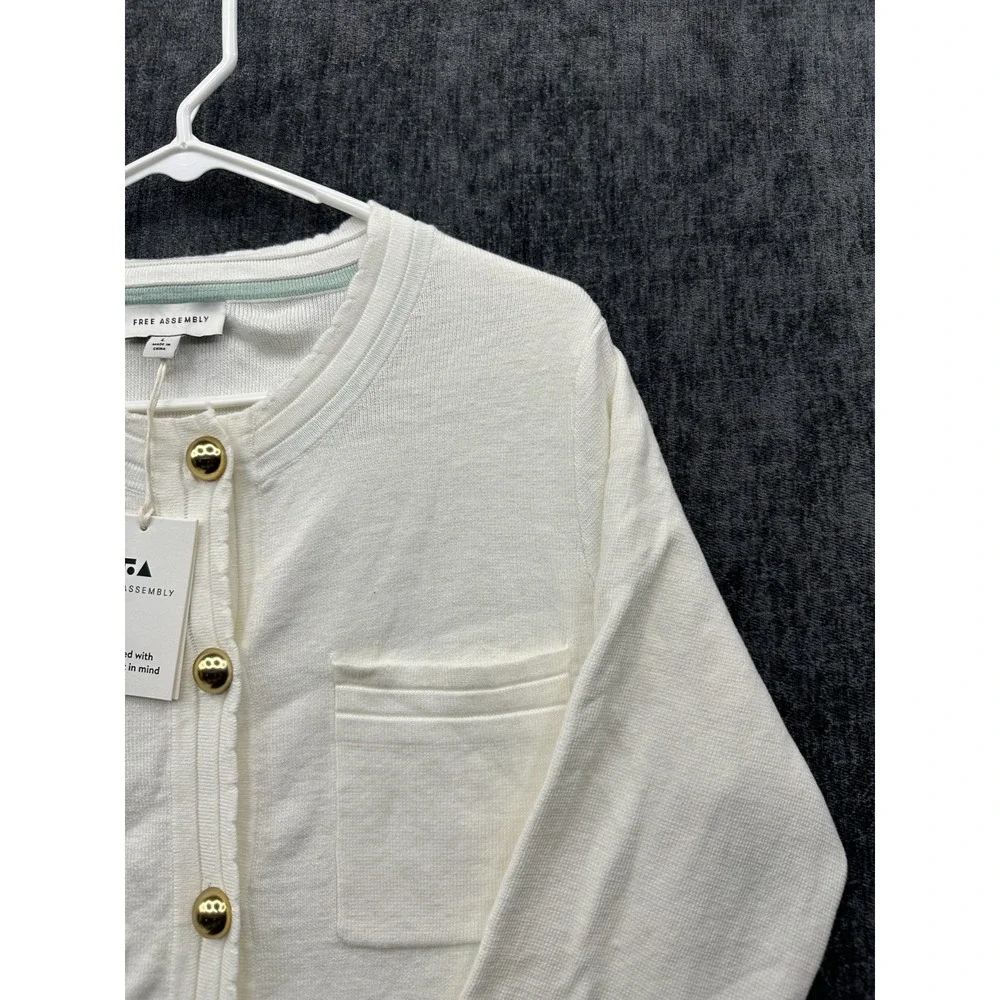 Free Assembly Cardigan Sweater Womens Large White Relaxed Fit Tight‎ Knit Warm